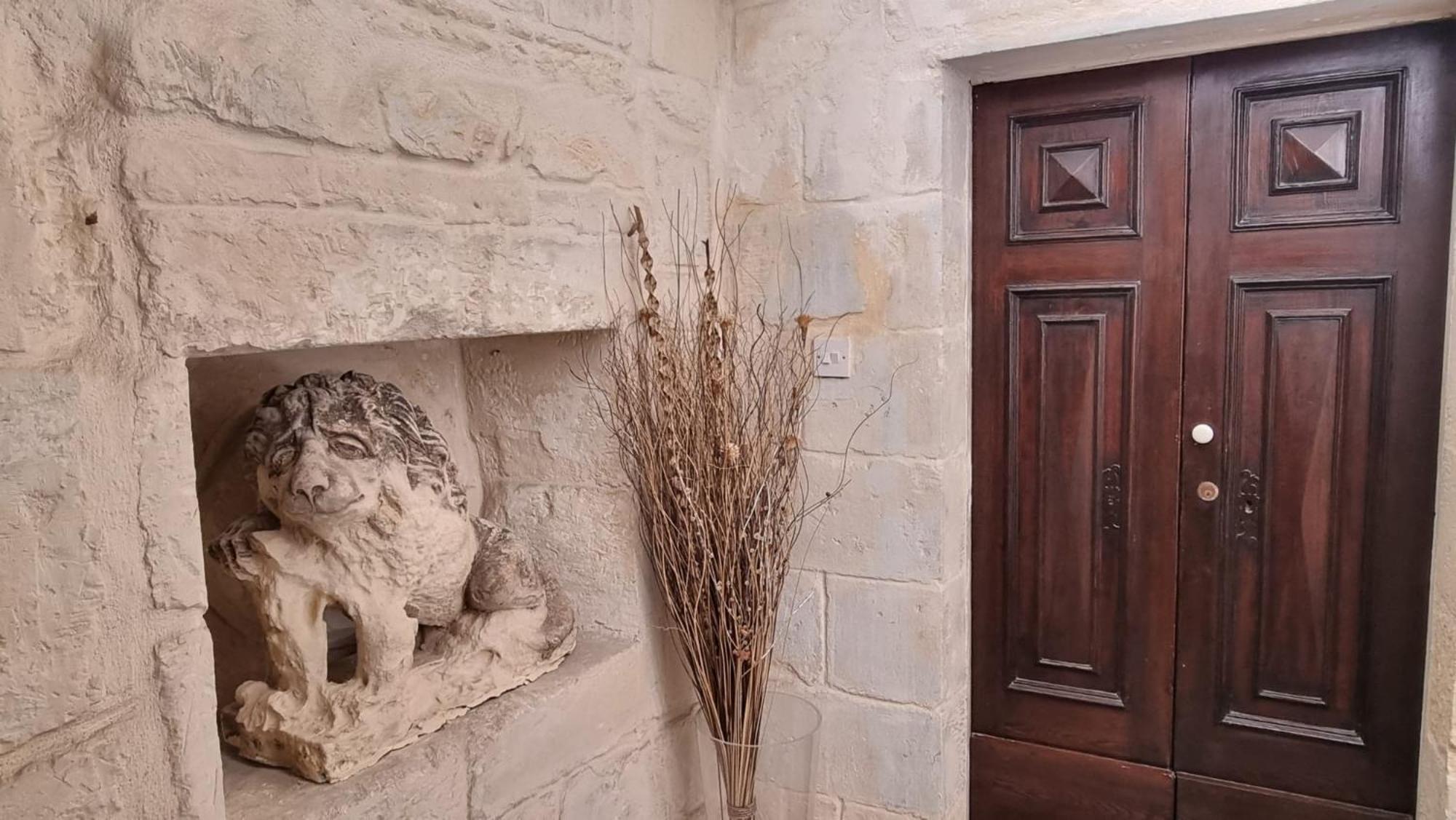 Servants' Quarters Studio Apartment Валетта Экстерьер фото