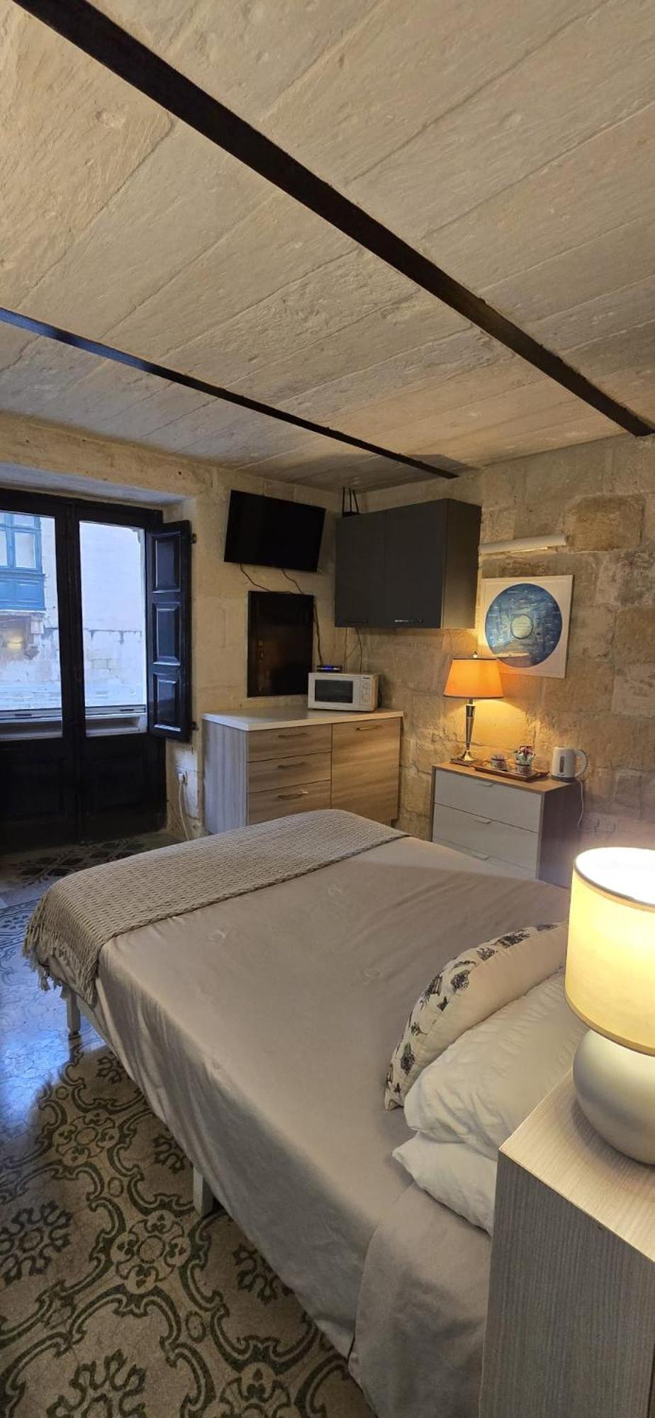 Servants' Quarters Studio Apartment Валетта Экстерьер фото