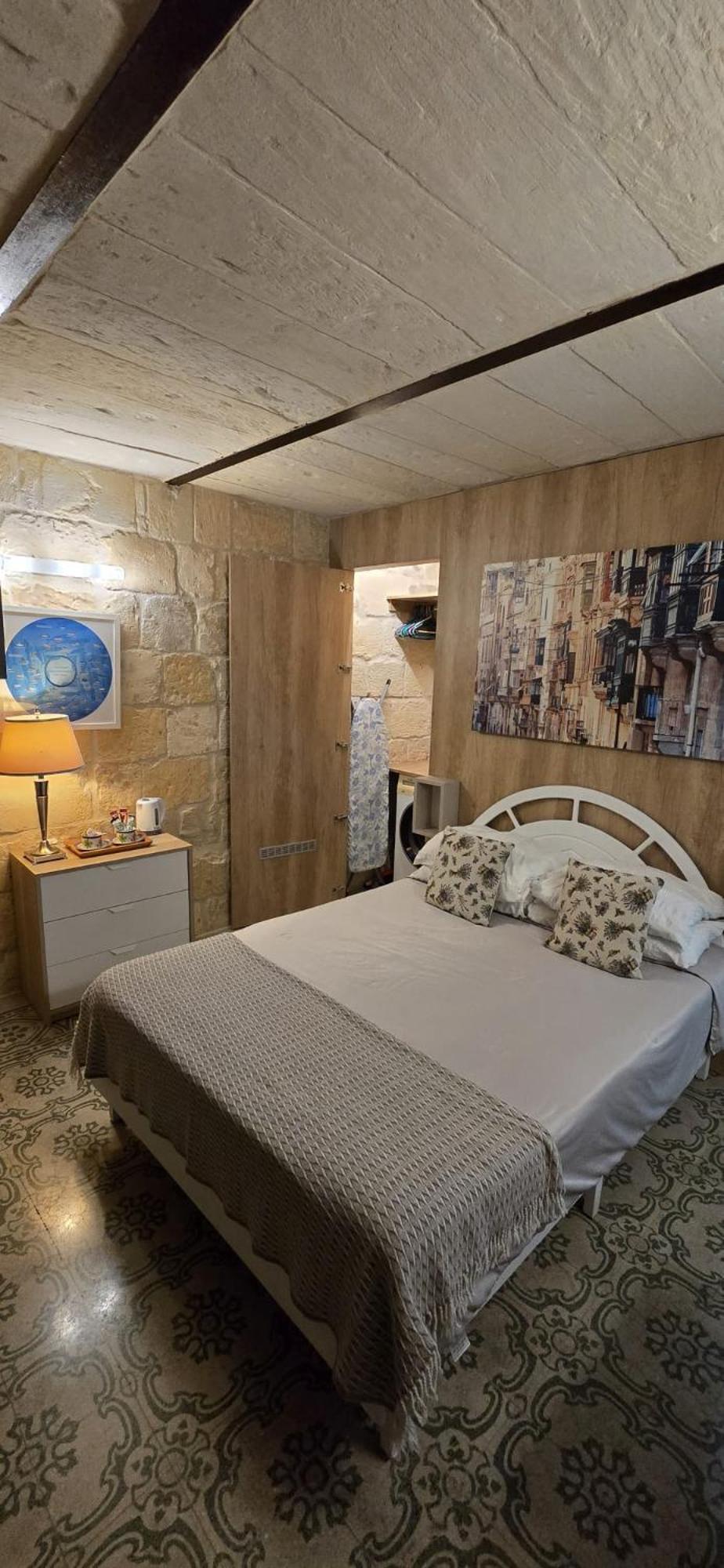 Servants' Quarters Studio Apartment Валетта Экстерьер фото