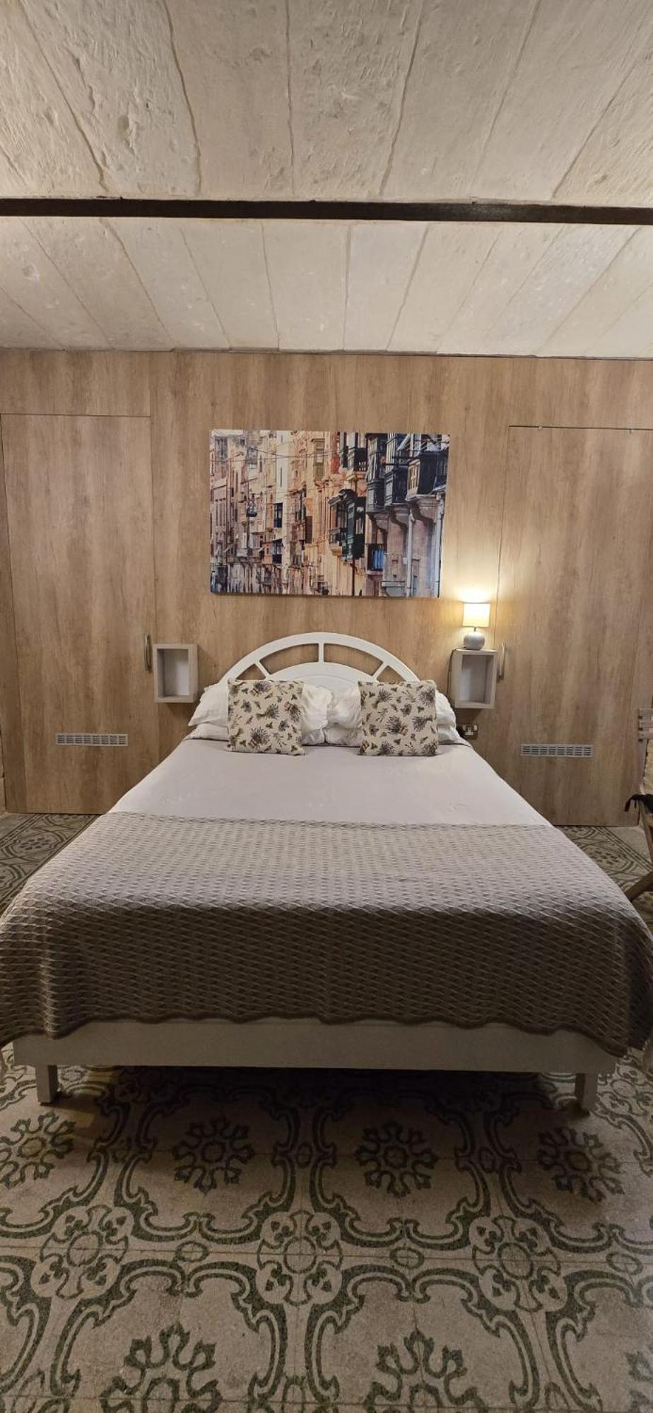 Servants' Quarters Studio Apartment Валетта Экстерьер фото