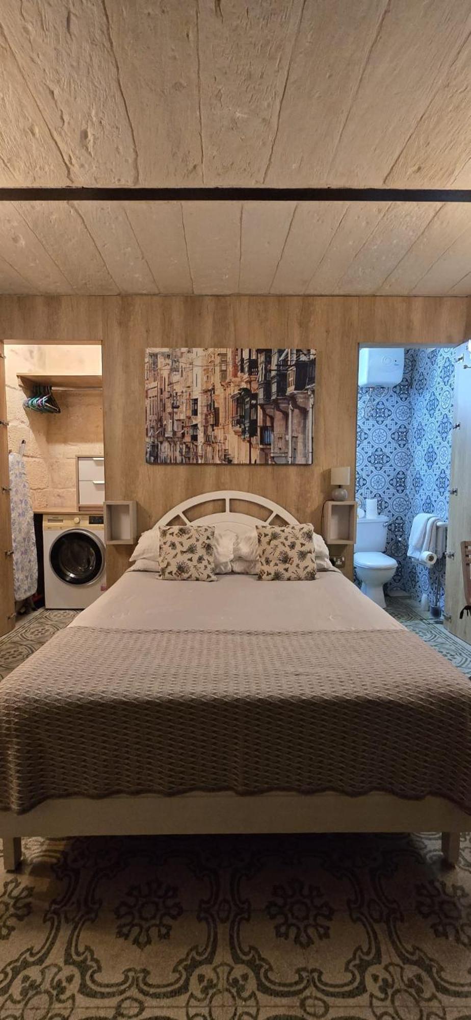 Servants' Quarters Studio Apartment Валетта Экстерьер фото