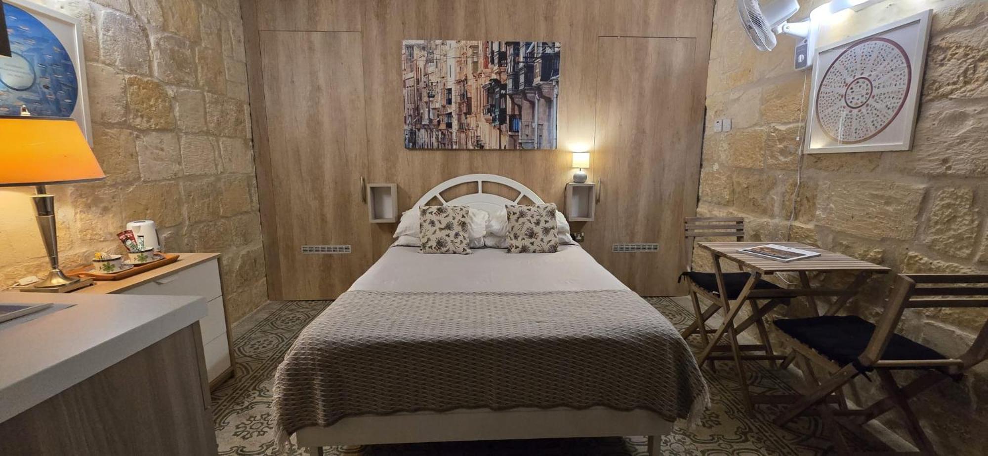 Servants' Quarters Studio Apartment Валетта Экстерьер фото